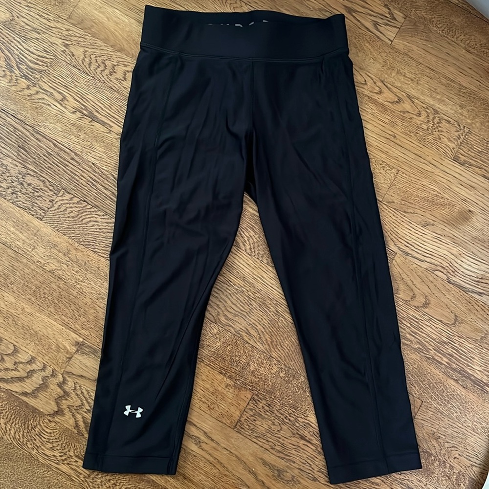UNDER ARMOUR HeatGear Capri Workout Leggings Size Medium BLACK
